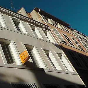 De La Renaissance Hotel